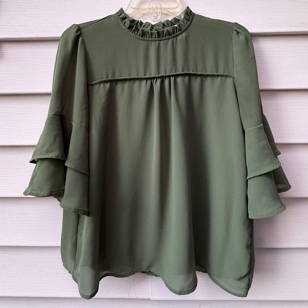 Monteau Olive Ruffle Flutter Blouse Sz M